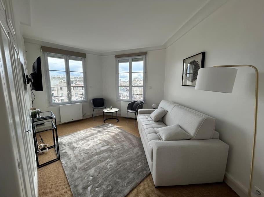Elegant Eiffel Tower View Flat Appartement Parijs