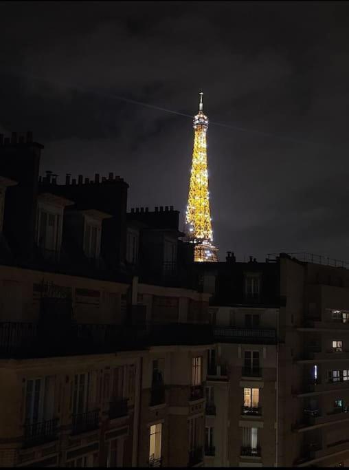 Elegant Eiffel Tower View Flat Appartement Parijs