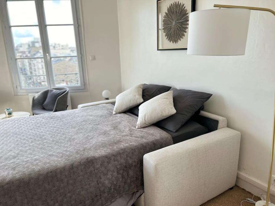 Elegant Eiffel Tower View Flat Parijs