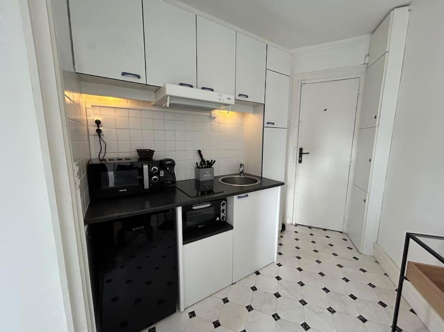 Elegant Eiffel Tower View Flat * Parijs