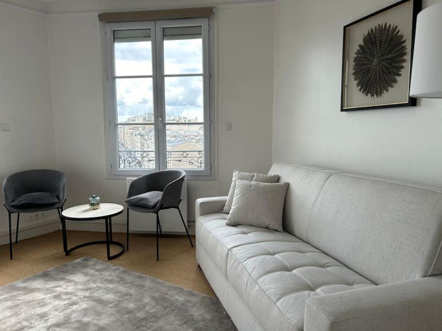 Elegant Eiffel Tower View Flat * Parijs