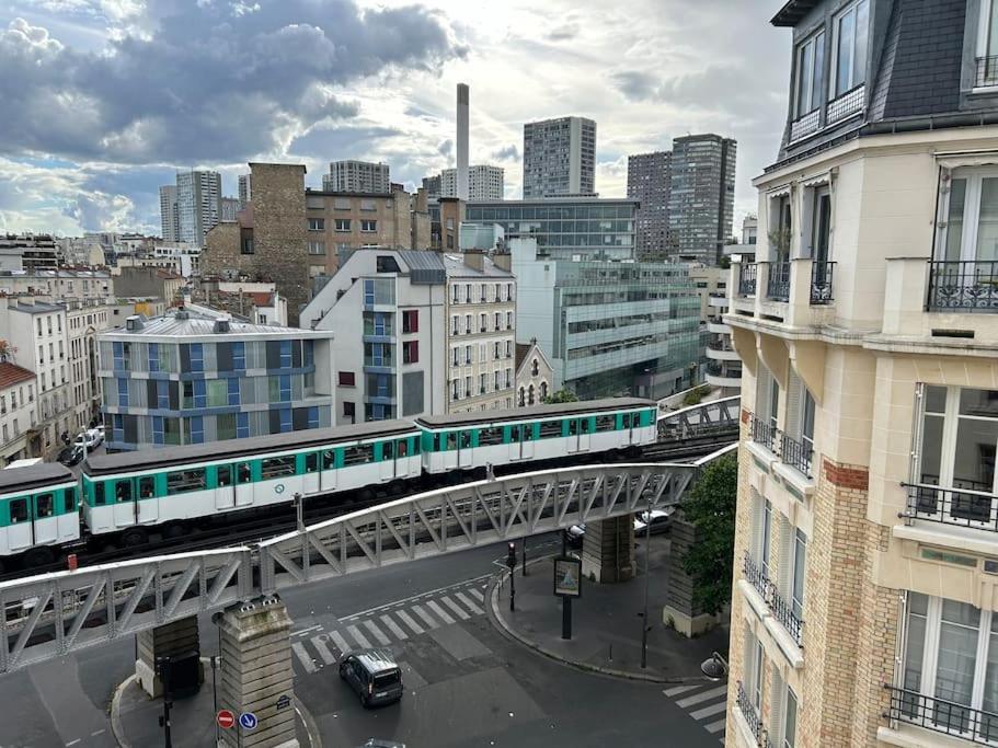 Appartement Elegant Eiffel Tower View Flat